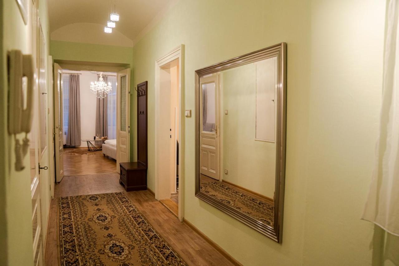Helen Homestay Vaclavske Namesti プラハ エクステリア 写真