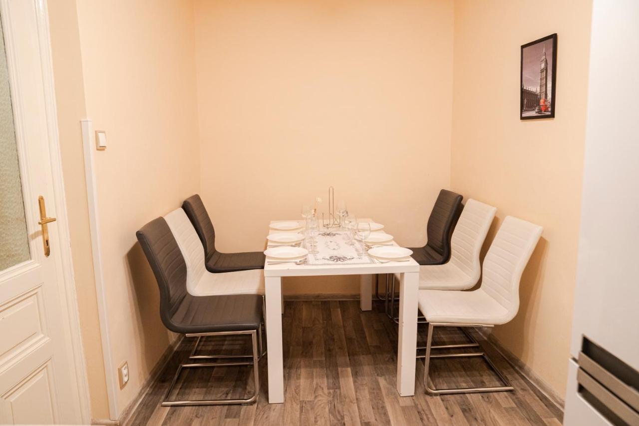 Helen Homestay Vaclavske Namesti プラハ エクステリア 写真