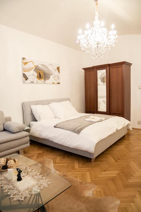Helen Homestay Vaclavske Namesti プラハ エクステリア 写真