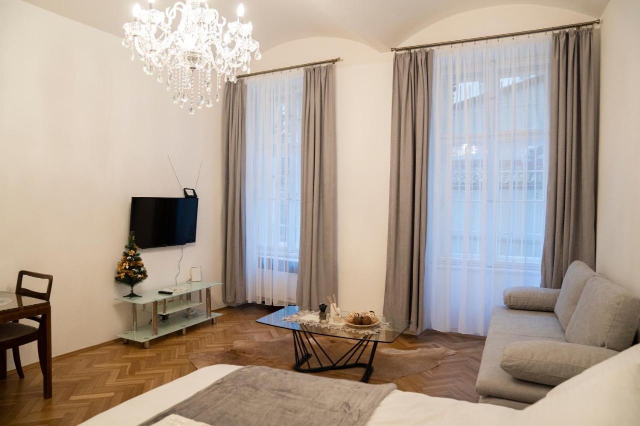 Helen Homestay Vaclavske Namesti プラハ エクステリア 写真