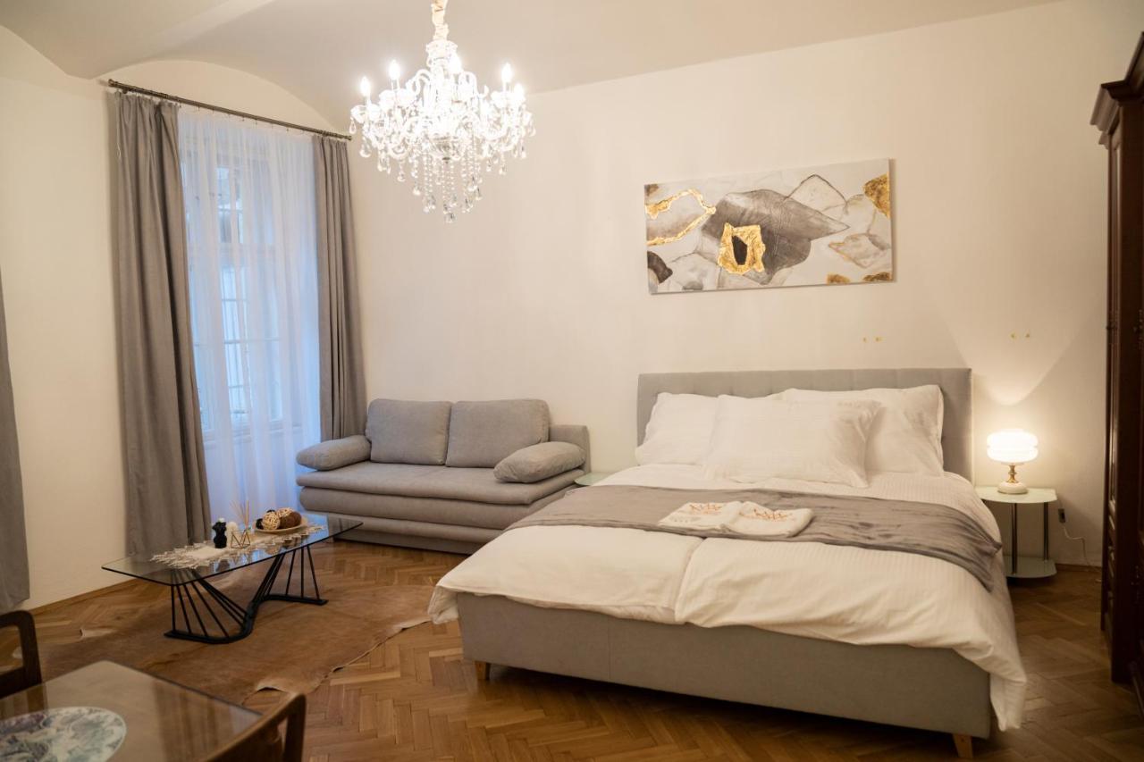Helen Homestay Vaclavske Namesti プラハ エクステリア 写真