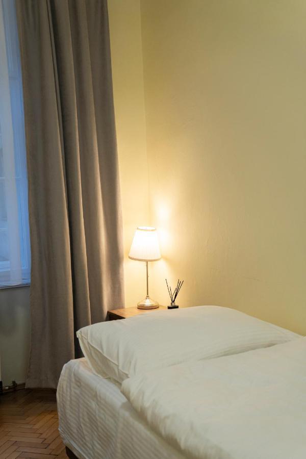 Helen Homestay Vaclavske Namesti プラハ エクステリア 写真
