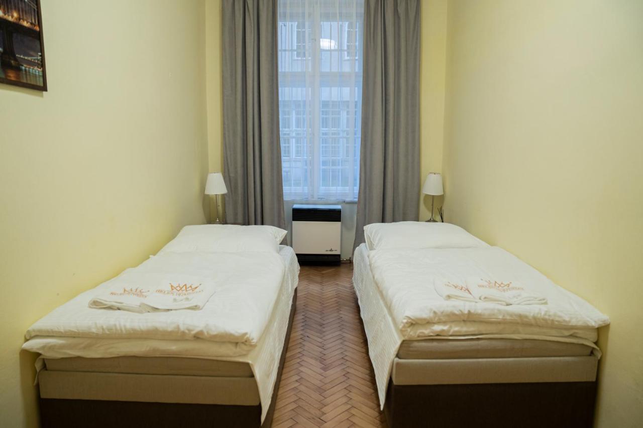 Helen Homestay Vaclavske Namesti プラハ エクステリア 写真